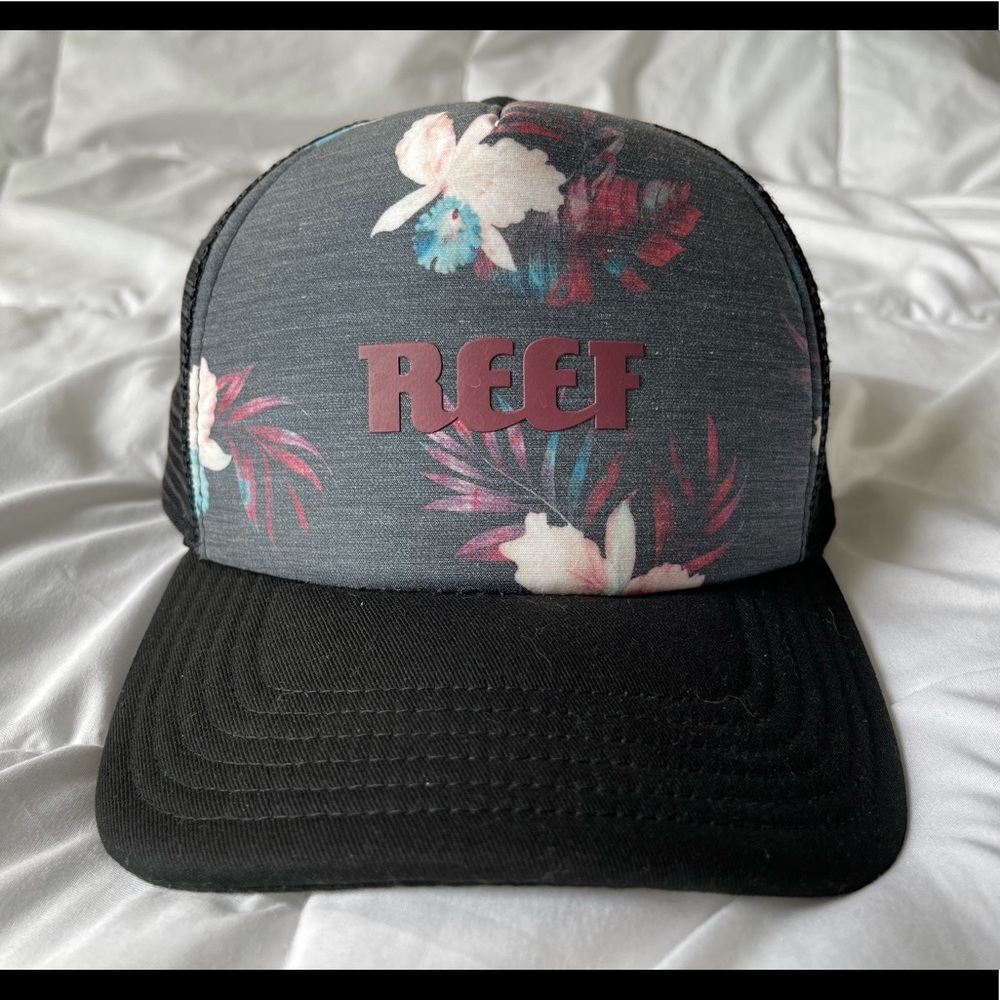 Reef SnapBack hat - Floral design